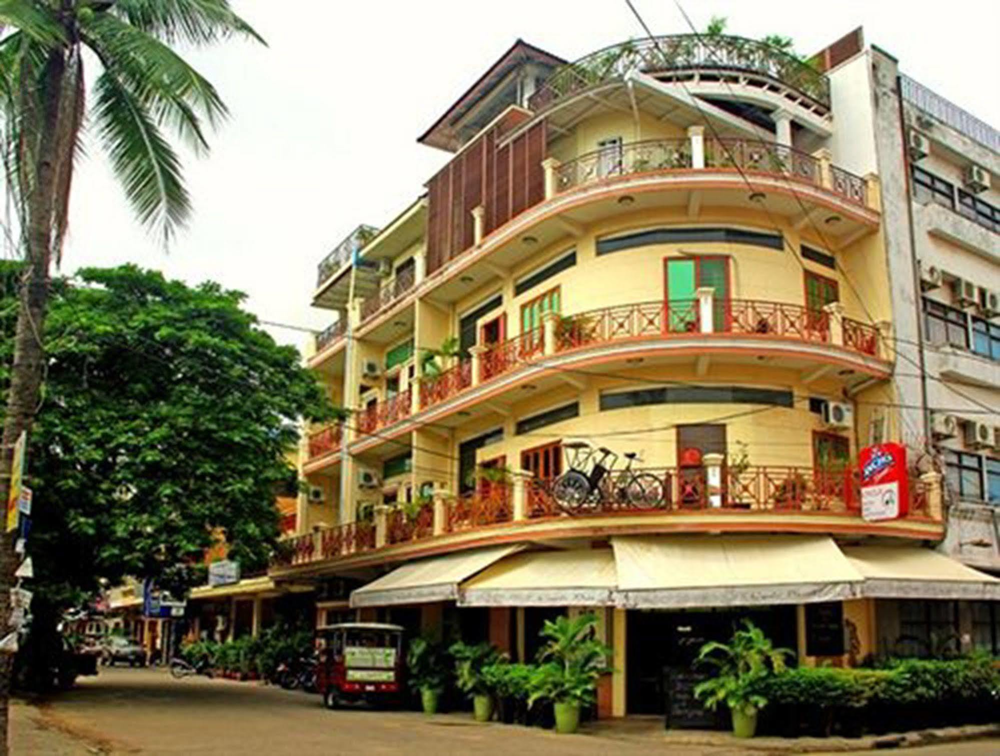 Cyclo Hotel-Bar-Restaurant بنوم بنه المظهر الخارجي الصورة