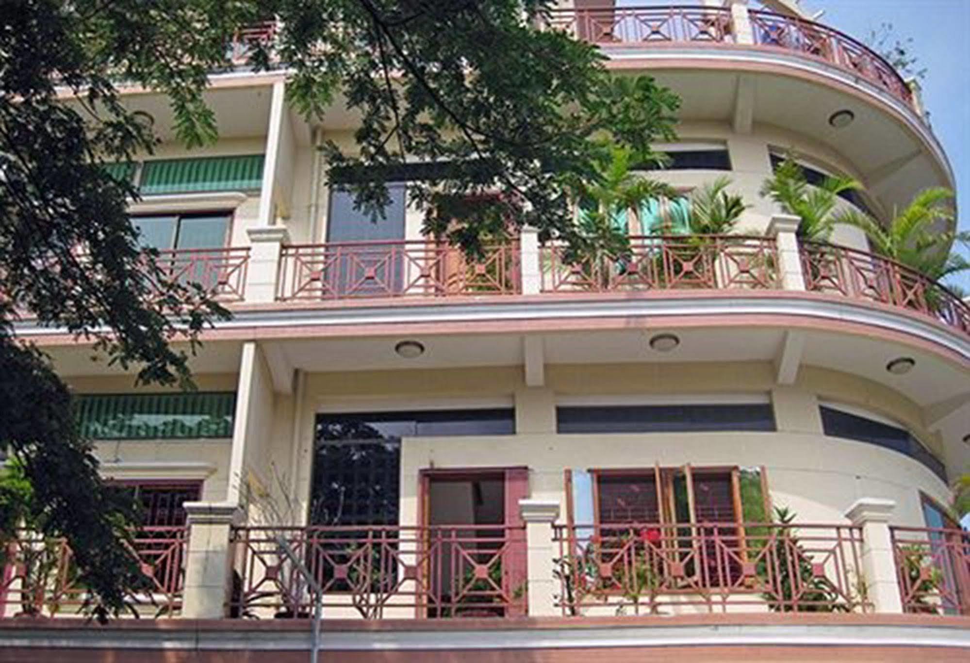 Cyclo Hotel-Bar-Restaurant بنوم بنه المظهر الخارجي الصورة