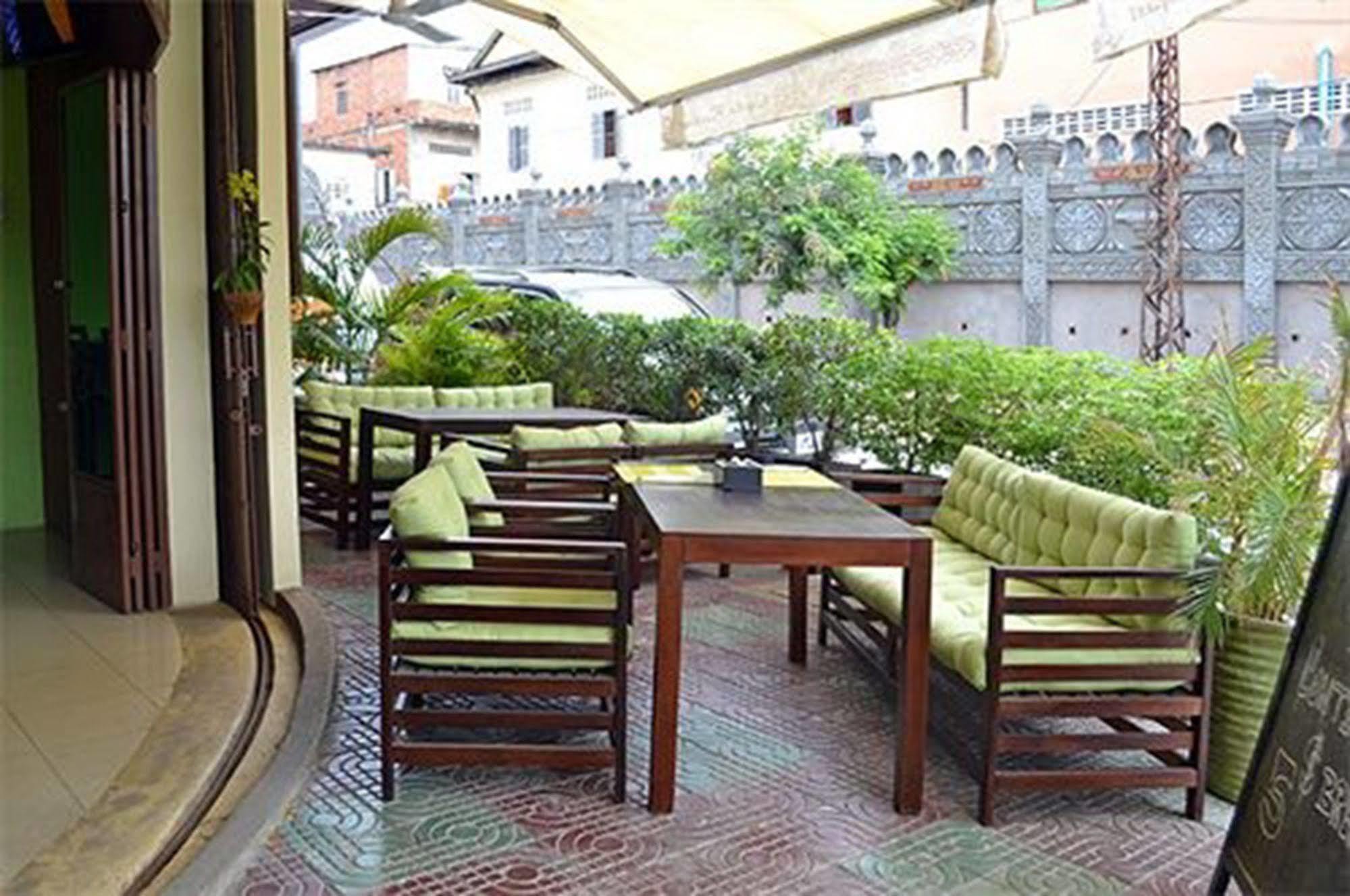 Cyclo Hotel-Bar-Restaurant بنوم بنه المظهر الخارجي الصورة