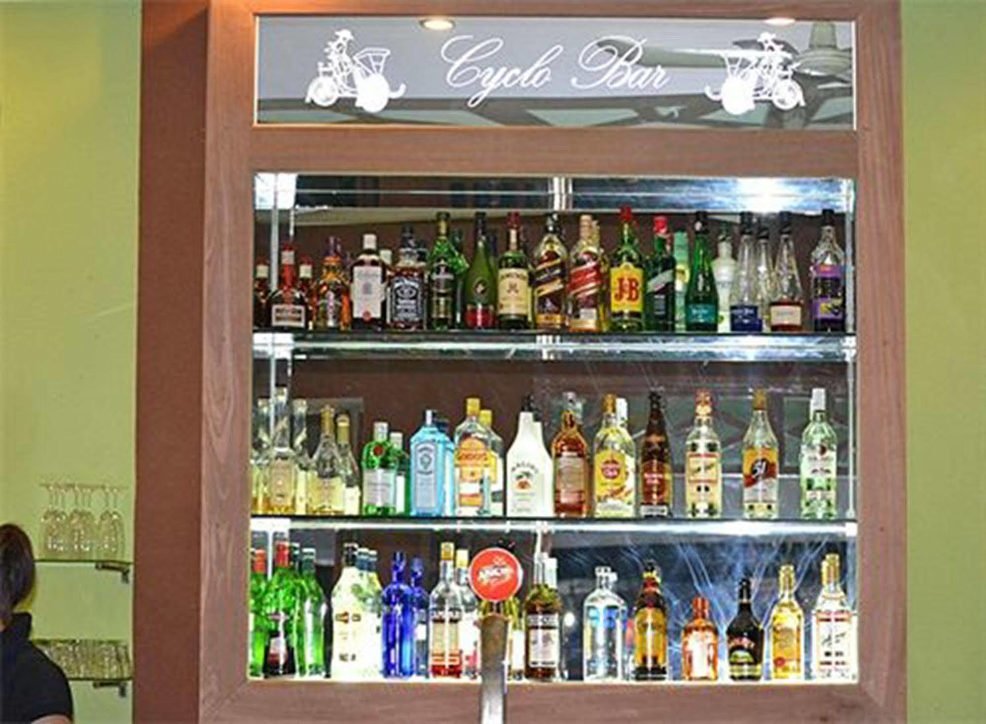 Cyclo Hotel-Bar-Restaurant بنوم بنه المظهر الخارجي الصورة