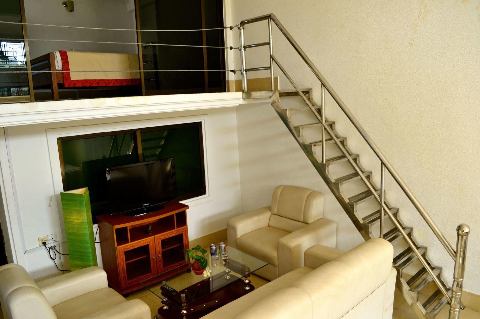 Cyclo Hotel-Bar-Restaurant بنوم بنه المظهر الخارجي الصورة
