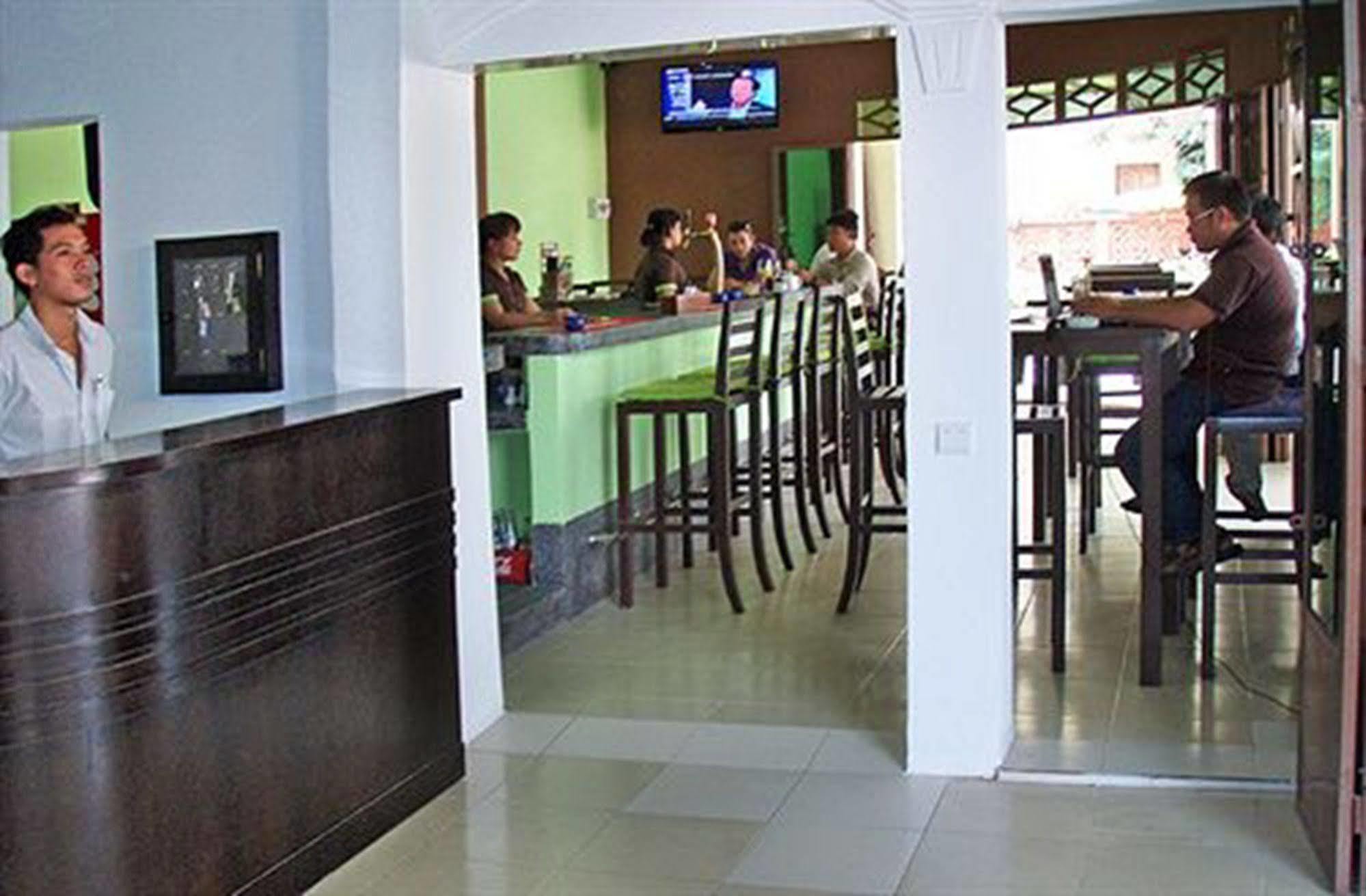 Cyclo Hotel-Bar-Restaurant بنوم بنه المظهر الخارجي الصورة