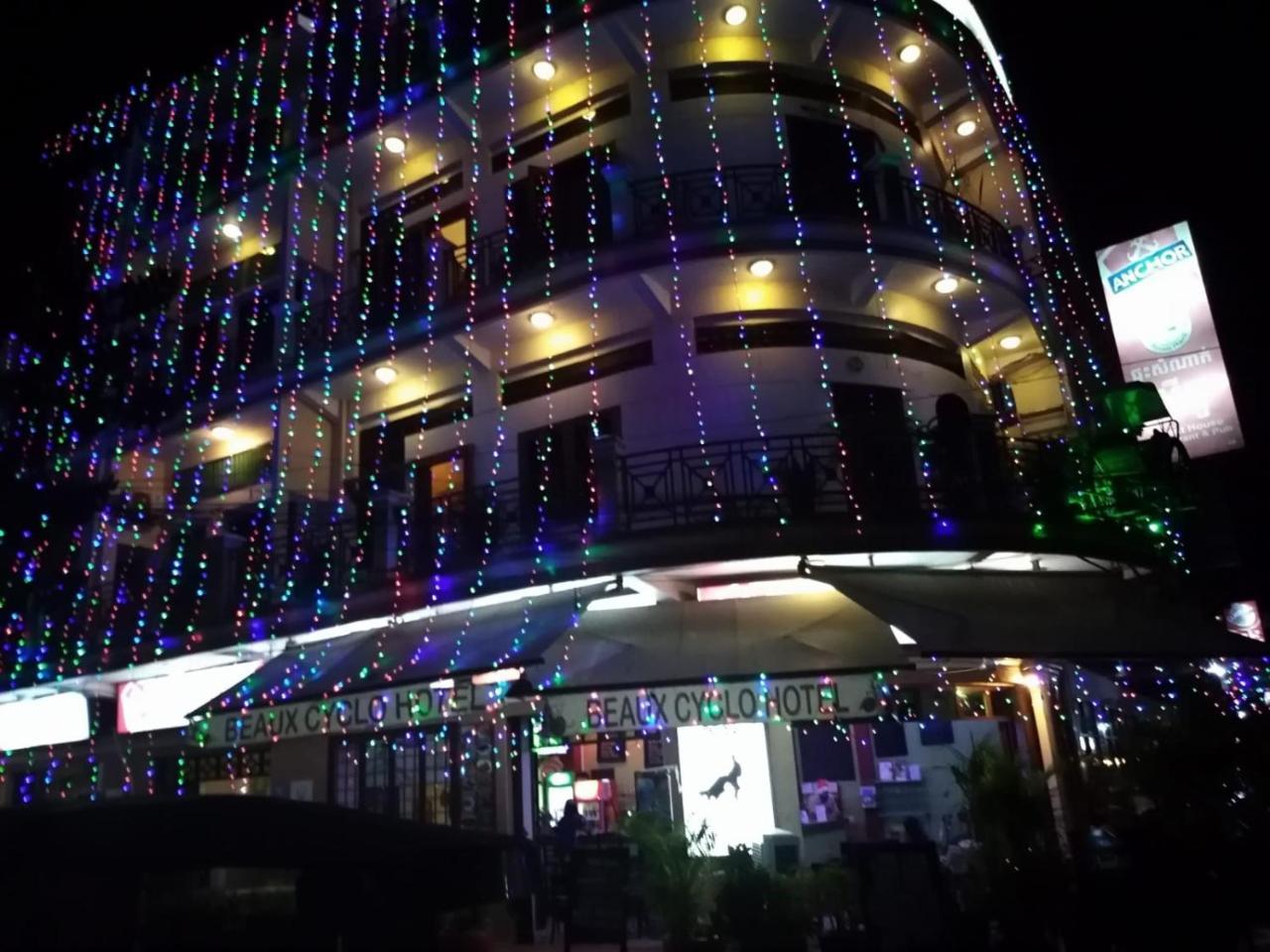 Cyclo Hotel-Bar-Restaurant بنوم بنه المظهر الخارجي الصورة
